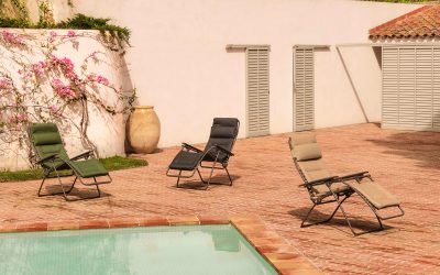 Tumbonas y hamacas acolchadas para relajarse este verano